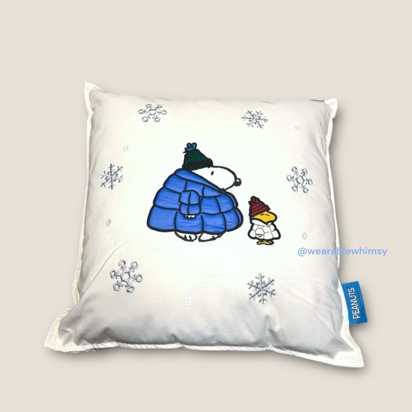 Peanuts Snoopy Puffer Jacket Woodstock Winter White Oversized Pillow Brand New - Picture 1 of 7